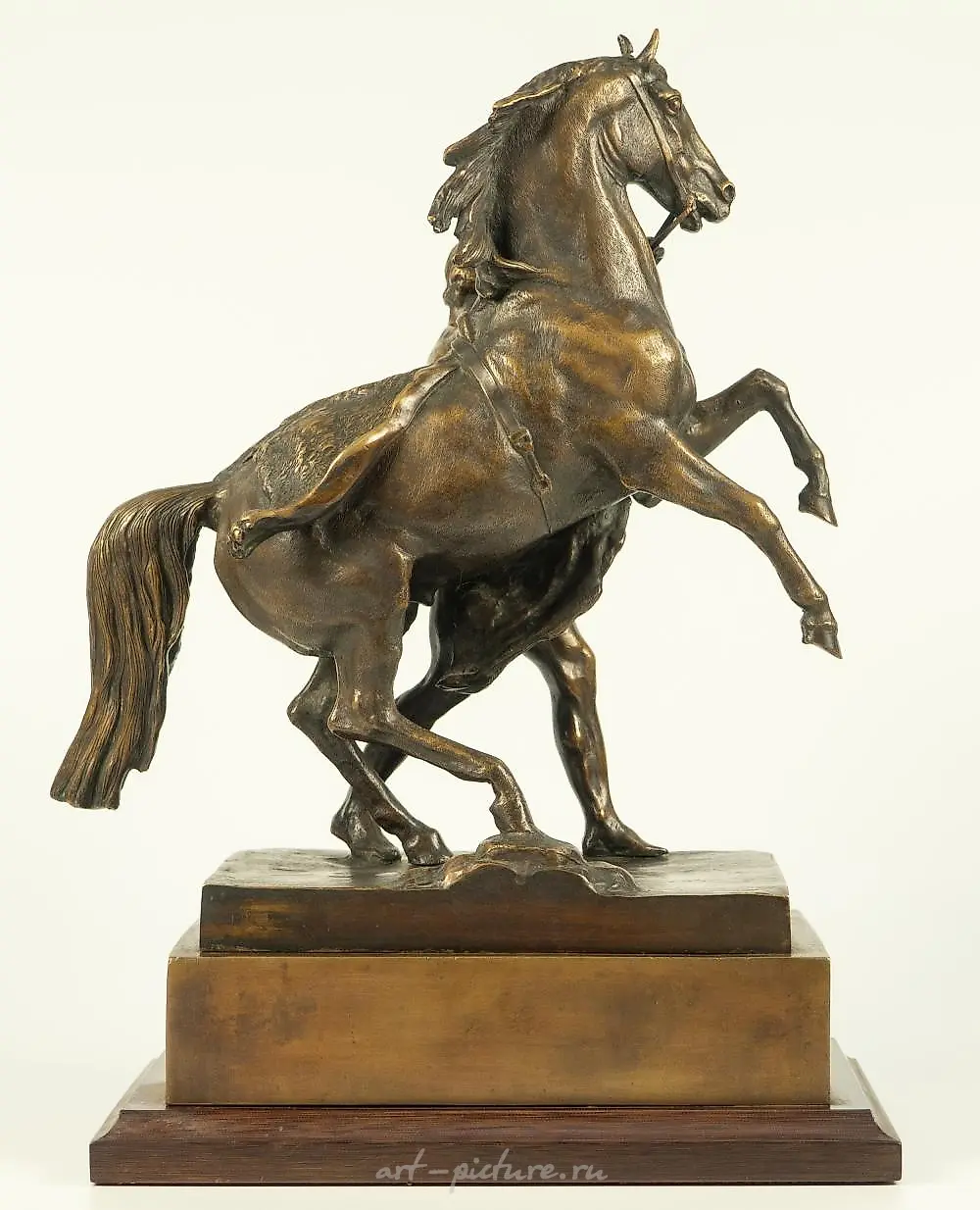Horse with a walking youth Bronze, casting, chasing, patination. — photo 3