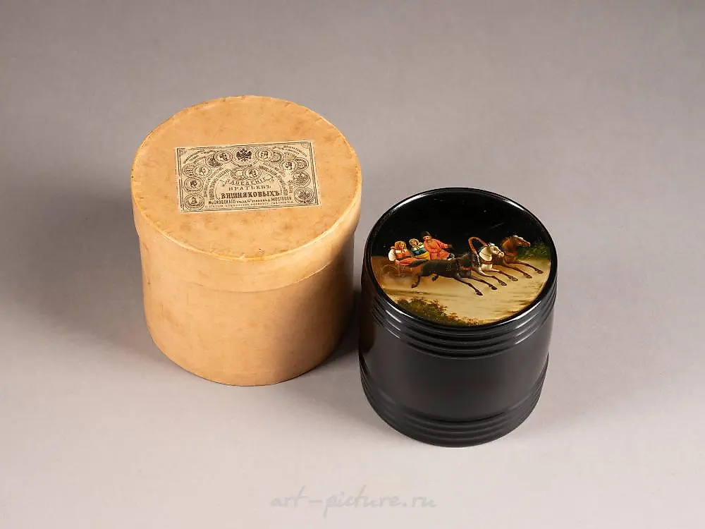 A PAPIER-MACHÉ AND LACQUER BOX WITH A WINTER TROIKA