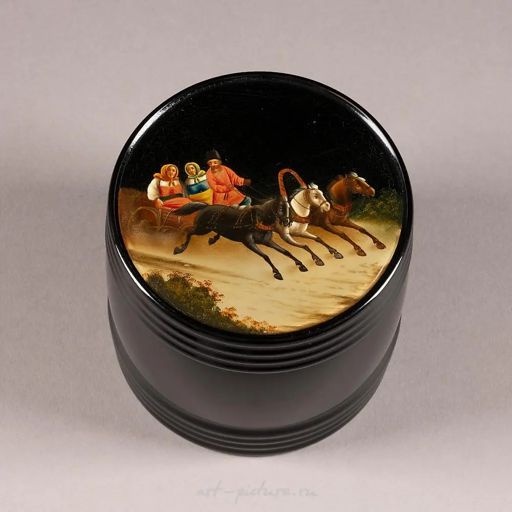 A PAPIER-MACHÉ AND LACQUER BOX WITH A WINTER TROIKA — photo 2