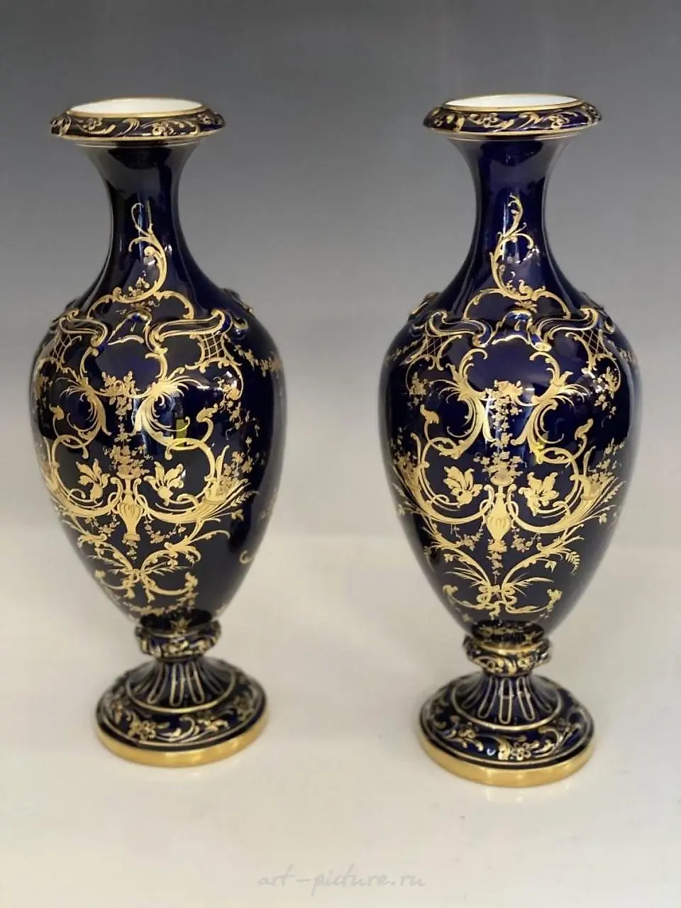 Фарфоровые вазы Royal Vienna от А. Беккера, 1900 год, хорошее состояние. Оценка: 3 000-4 000 долларов. — фото 5