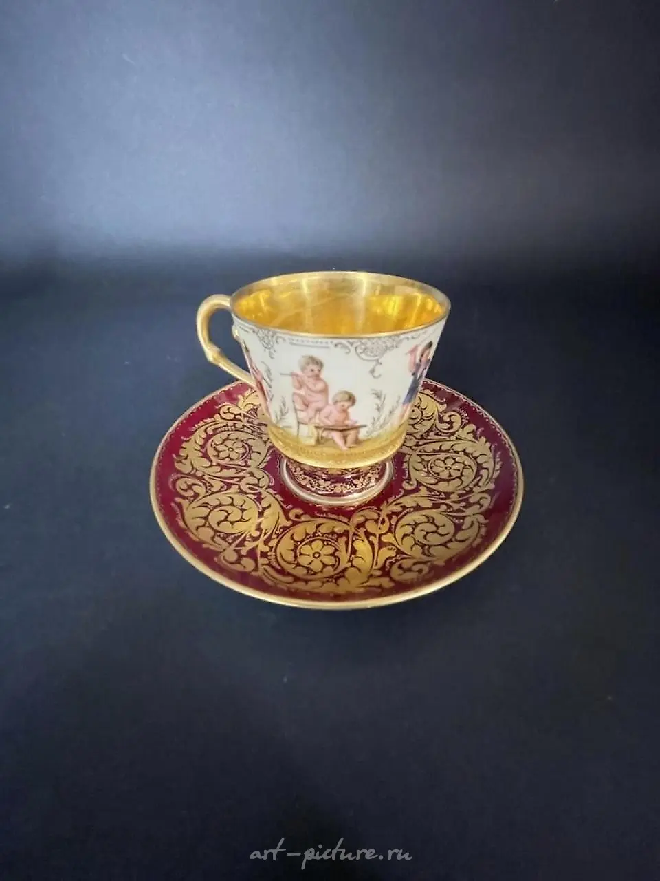 Фарфоровая чашка и блюдце "Royal Vienna" около 1900 года — фото 3