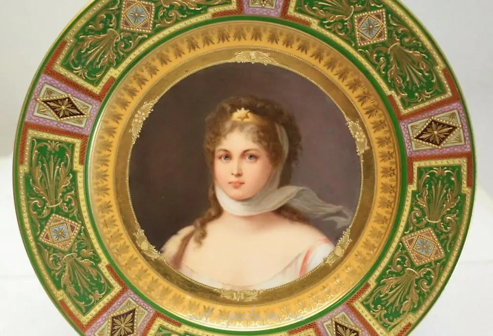 Фарфоровая кабинетная тарелка "Королева Луиза" Royal Vienna XIX века — фото 2