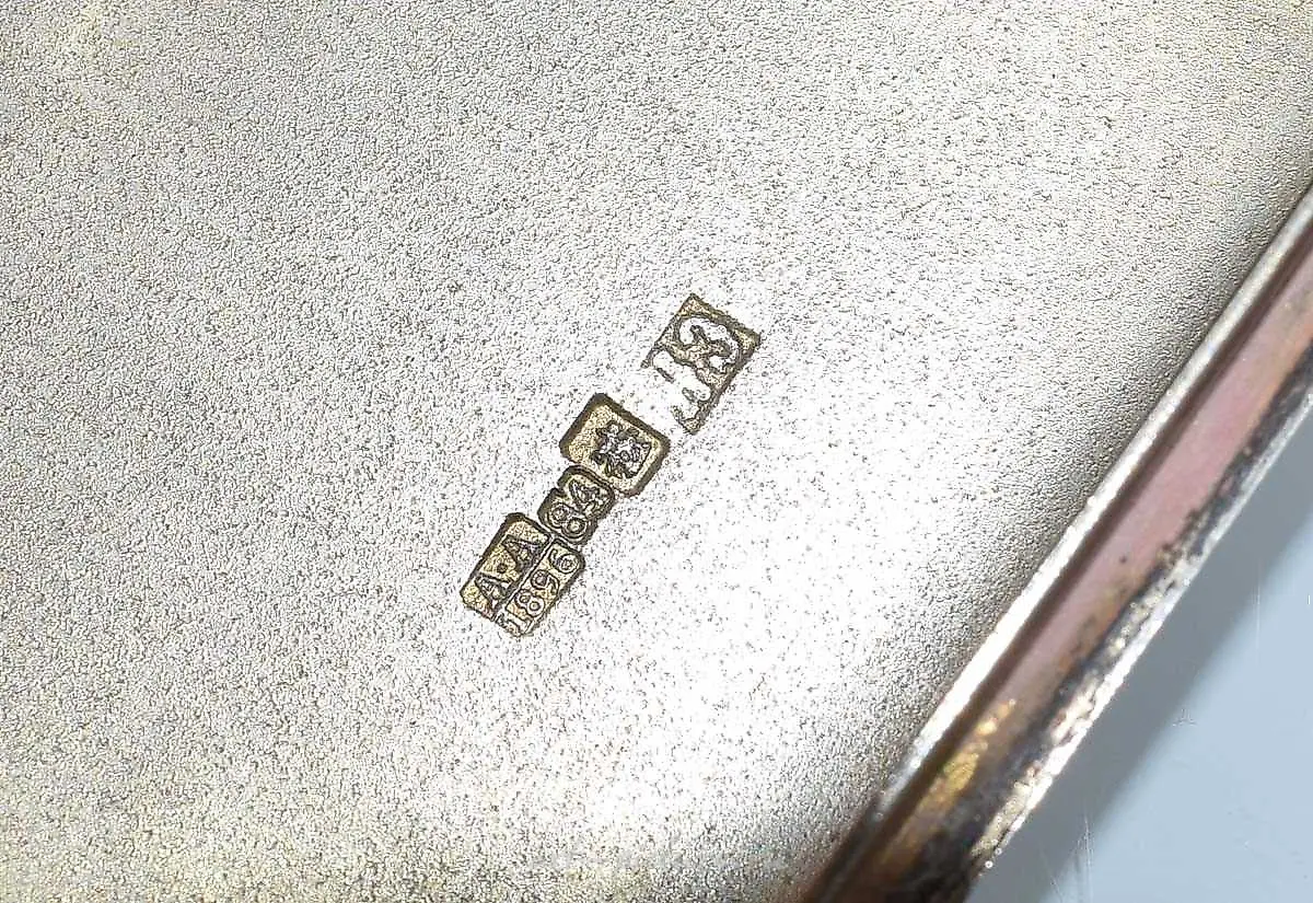 A silver and engine turned cigarette case of cushioned rectangular shape... — photo 5