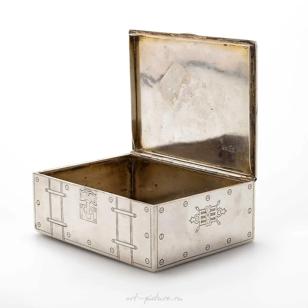 A RUSSIAN SILVER NOVELTY TROMPE L'OEIL BOX — photo 2