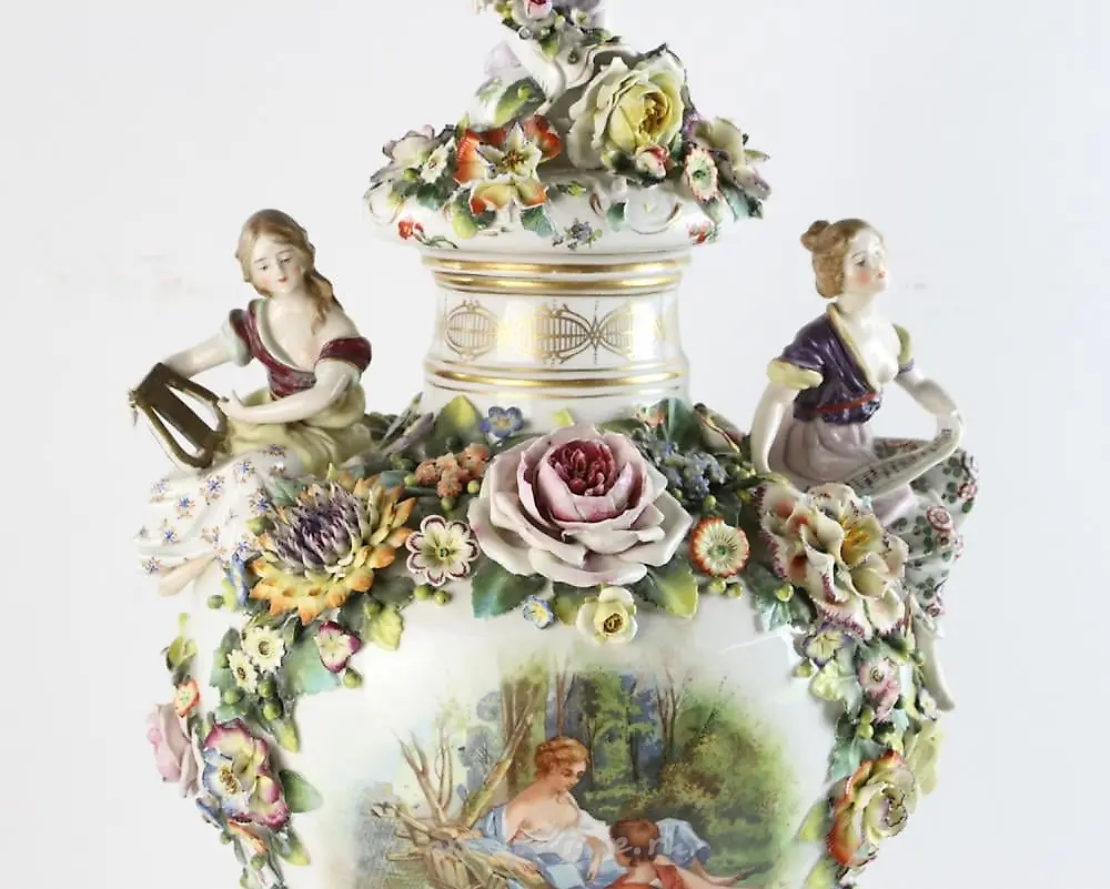 Late 19thC Japanese Imari Urn — photo 9