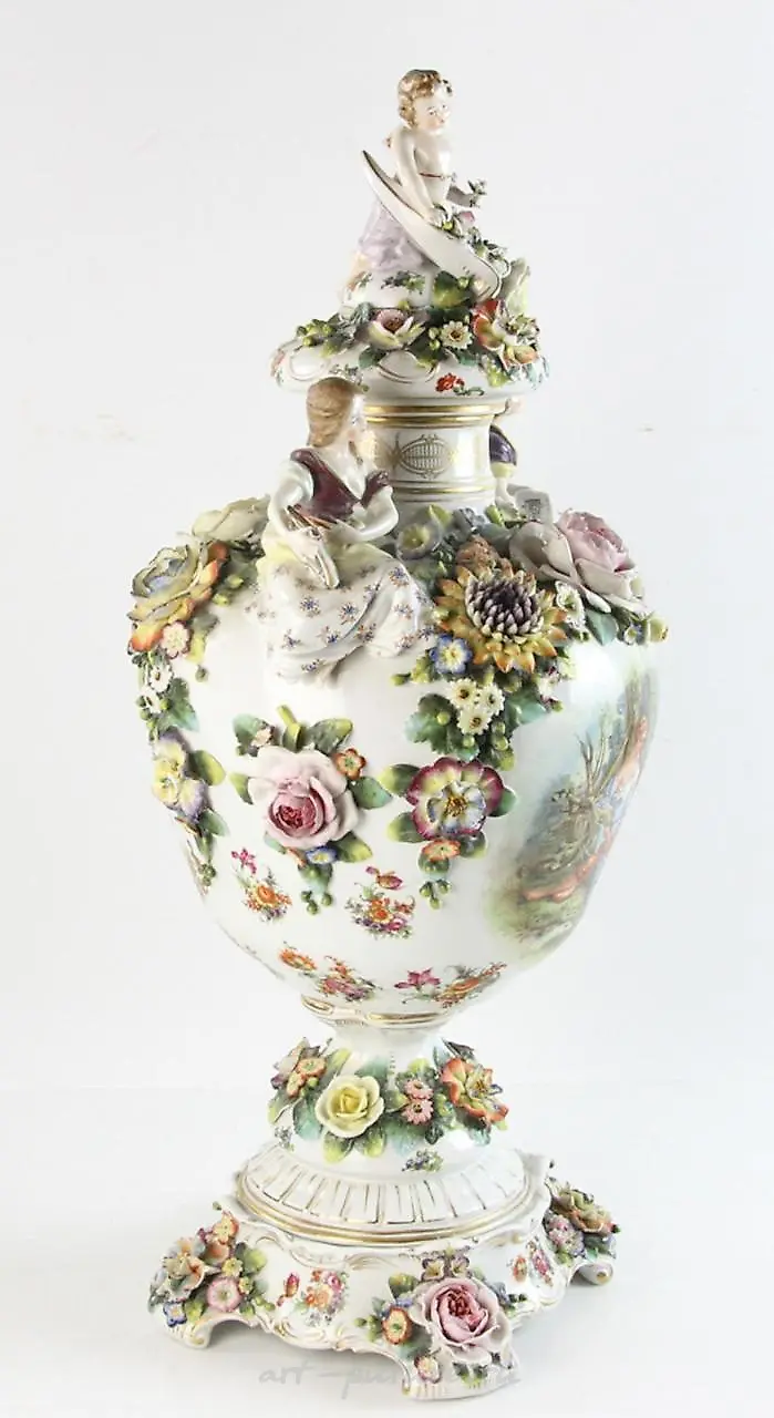 Late 19thC Japanese Imari Urn — photo 4