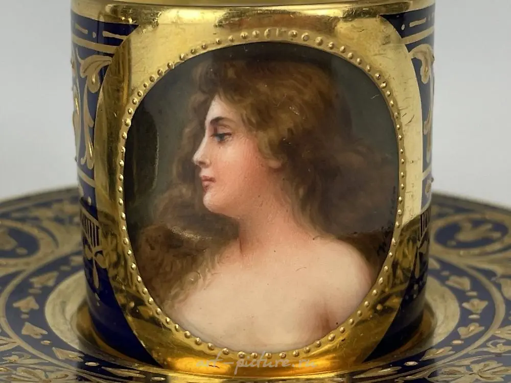 Фарфоровая пара Royal Vienna Wagner, около 1900 года, в отличном состоянии. Оценка - 1 500-2 000 долларов. — фото 5