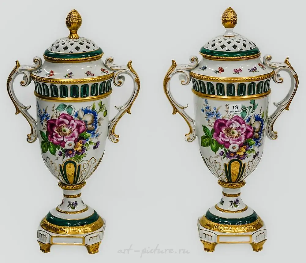 Фарфоровые вазы Royal Vienna с росписью цветов