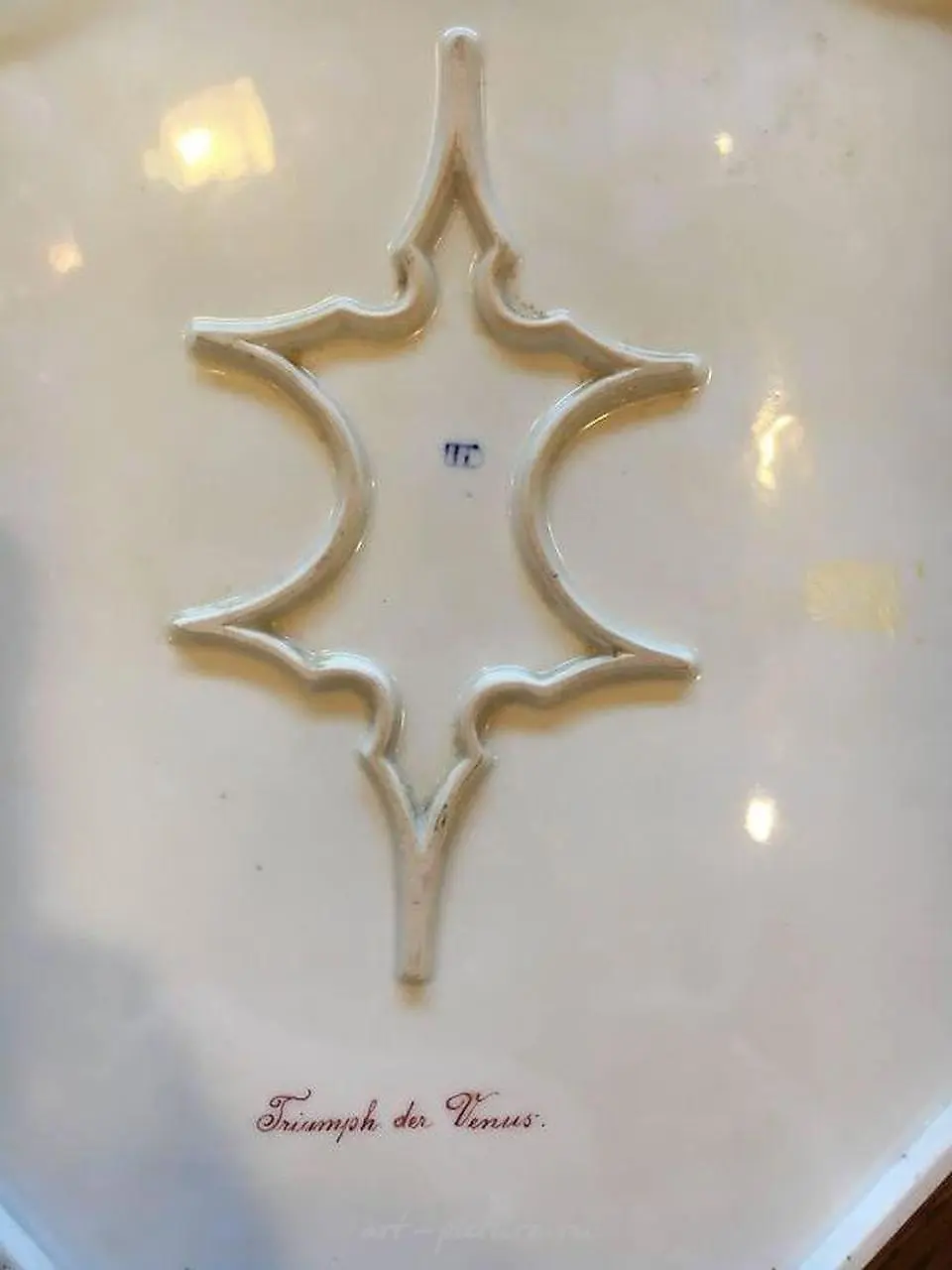 维也纳风格的瓷器勃艮第底托盘，“胜利者的凯旋 ” — 照片 7