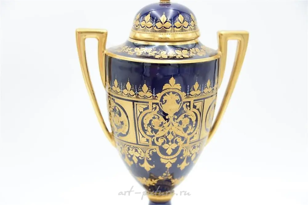Royal Vienna Hand Painted Covered Urn, having two handles an... — photo 5