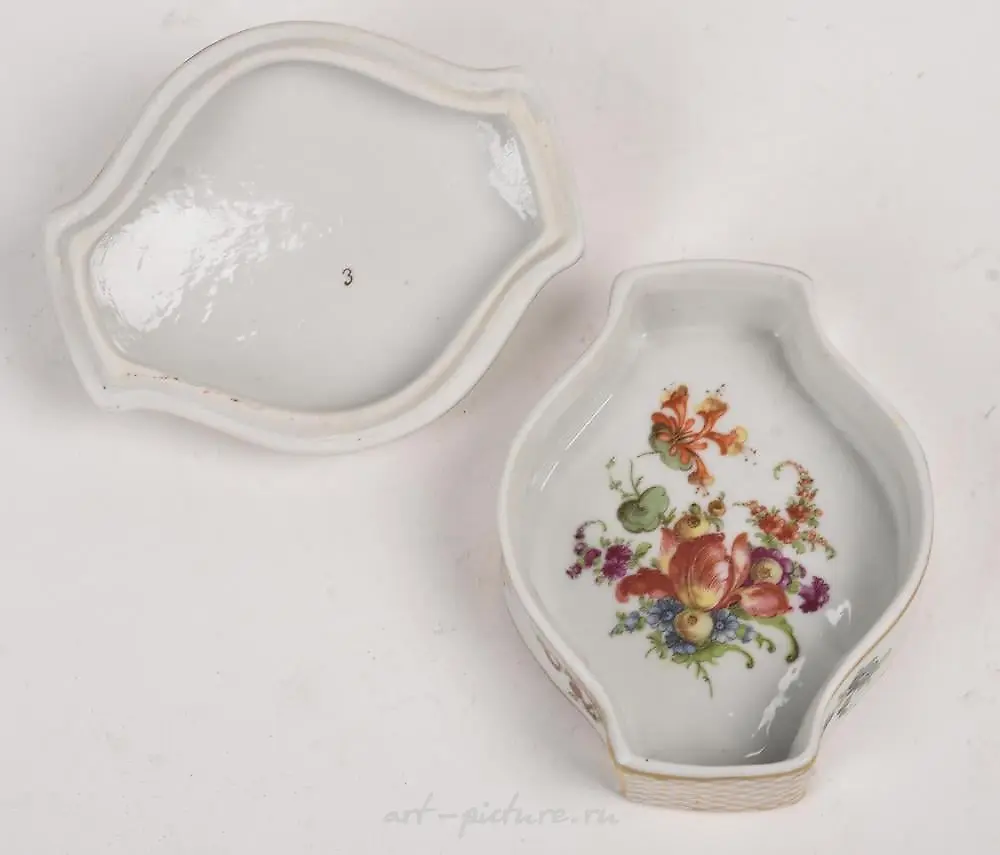 Фарфоровая чаша с драконом и медальоном в сине-белом стиле с небольшими сколами. — фото 5