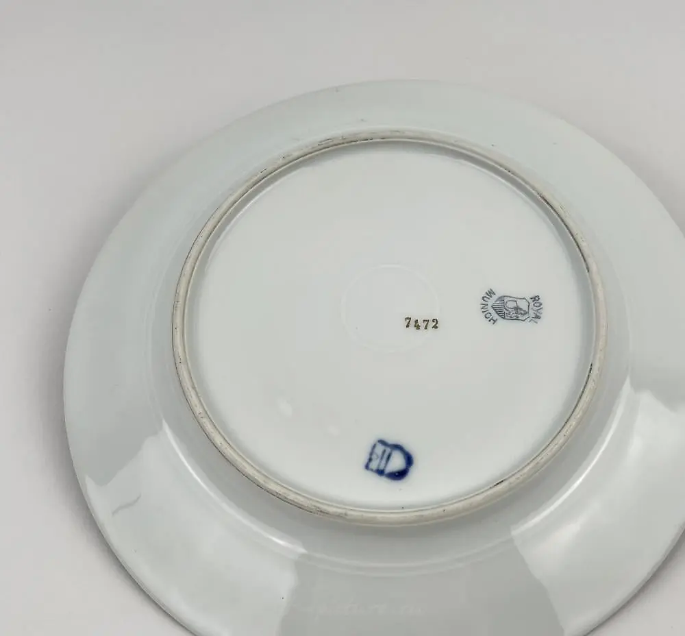 ANTIQUE CARLSBAD PORCELAIN PORTRAIT PLATE — photo 2