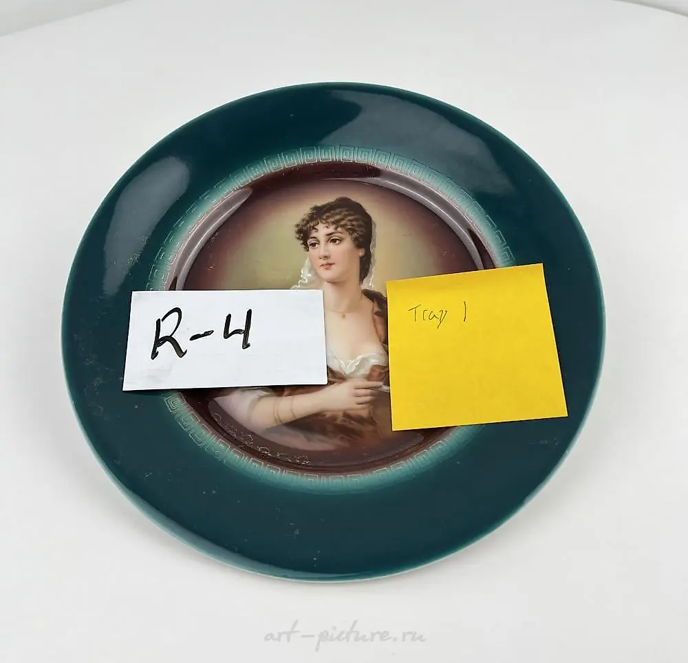 ANTIQUE CARLSBAD PORCELAIN PORTRAIT PLATE — photo 3