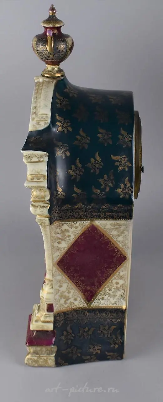 A Royal Vienna Lidded Pedestal Vase of Urn Form with Central... — photo 5