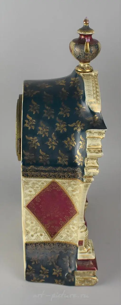 A Royal Vienna Lidded Pedestal Vase of Urn Form with Central... — photo 2