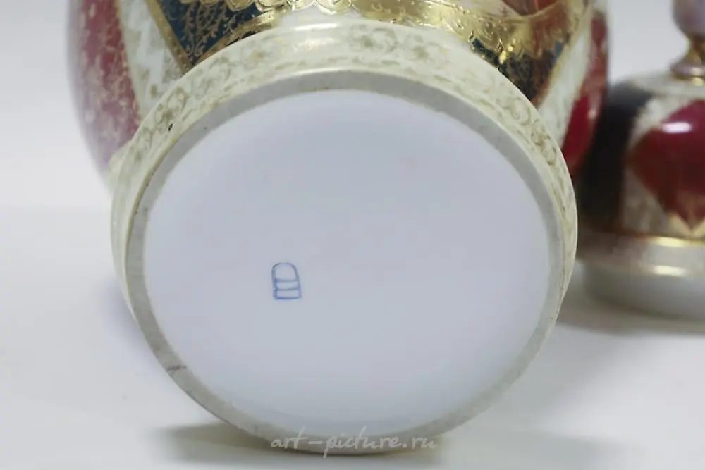 Royal Vienna Porcelain Lidded Portrait Urn — photo 3