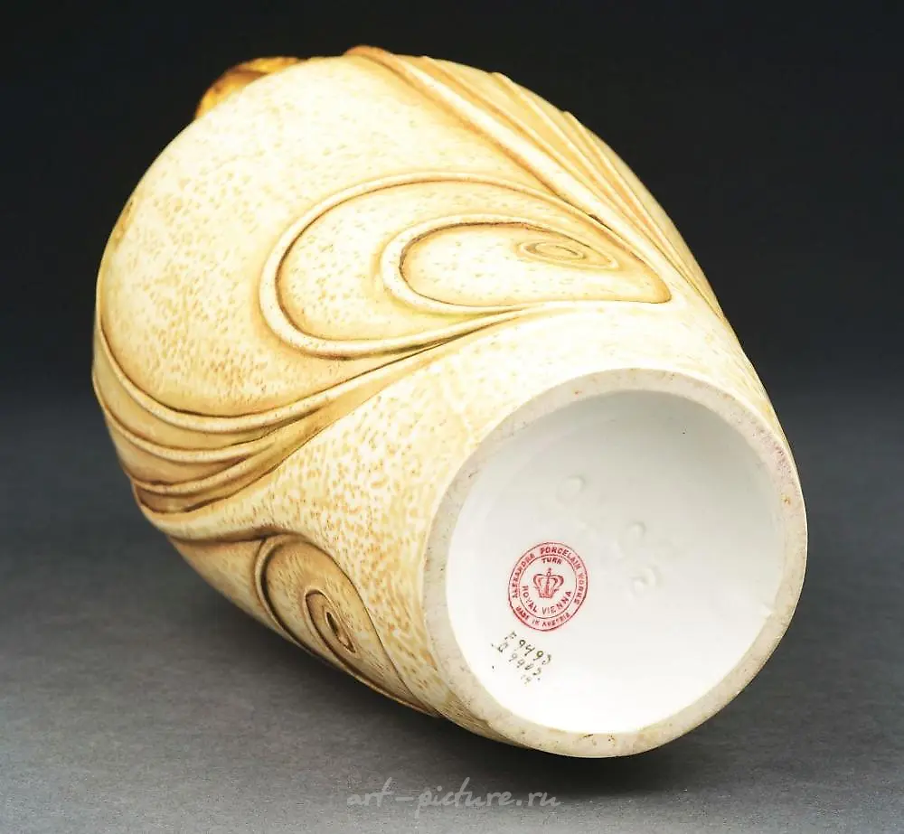 PAUL DACHSEL/ERNST WAHLISS DESIGNED 4-HANDLED FLORAL VASE. — photo 5