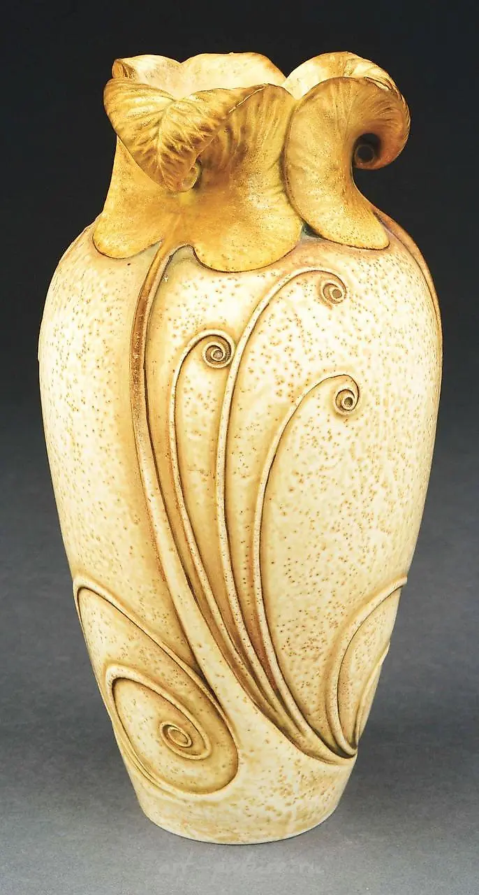 PAUL DACHSEL/ERNST WAHLISS DESIGNED 4-HANDLED FLORAL VASE. — photo 3