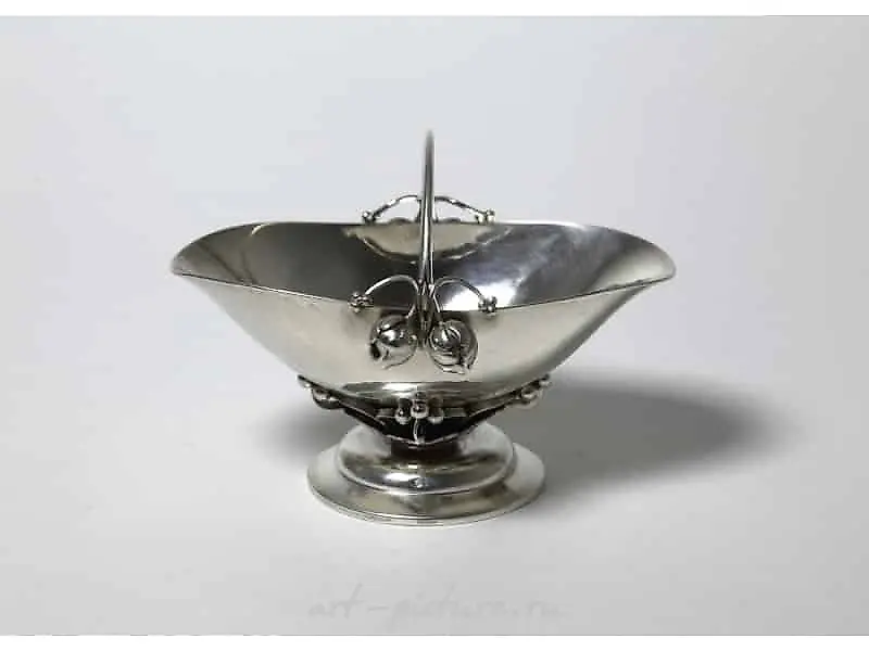 Серебряная вазочка в стиле арт нуво. Дания, г. Копенгаген, Georg Jensen, 1933-1944 гг.