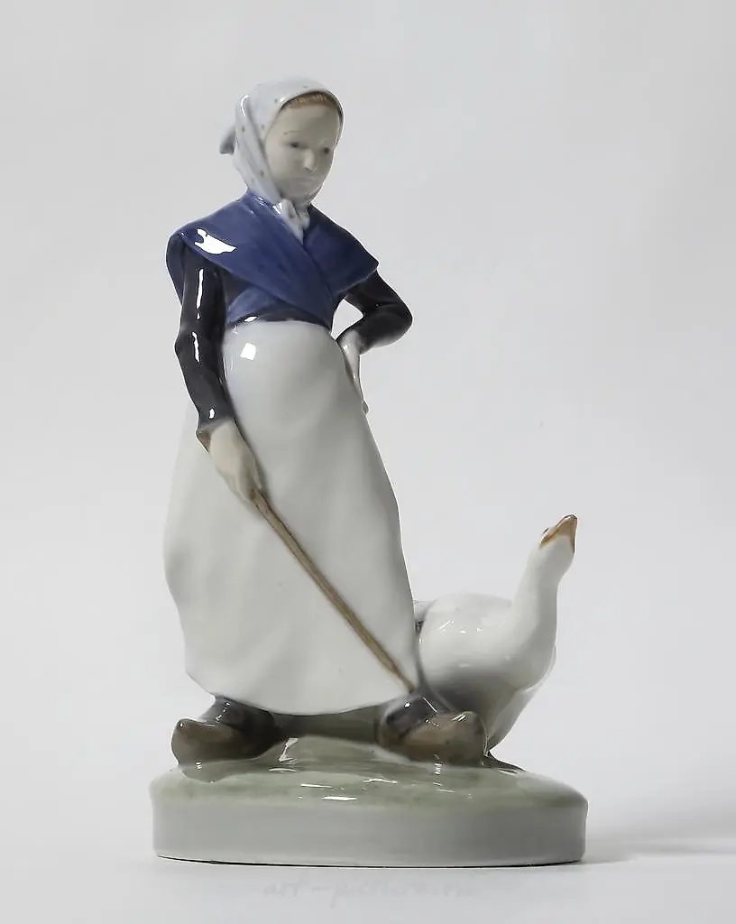 Shepherdess. Denmark, Copenhagen, Royal Copenhagen, 1928-1935.