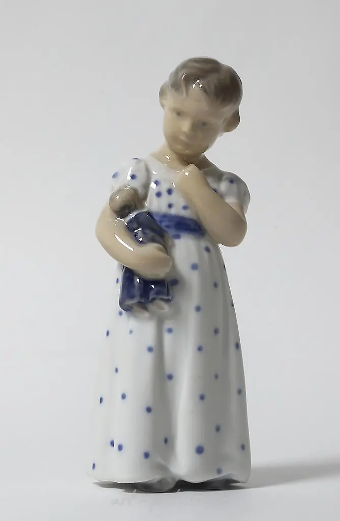 女孩与洋娃娃。丹麦，哥本哈根，皇家哥本哈根
