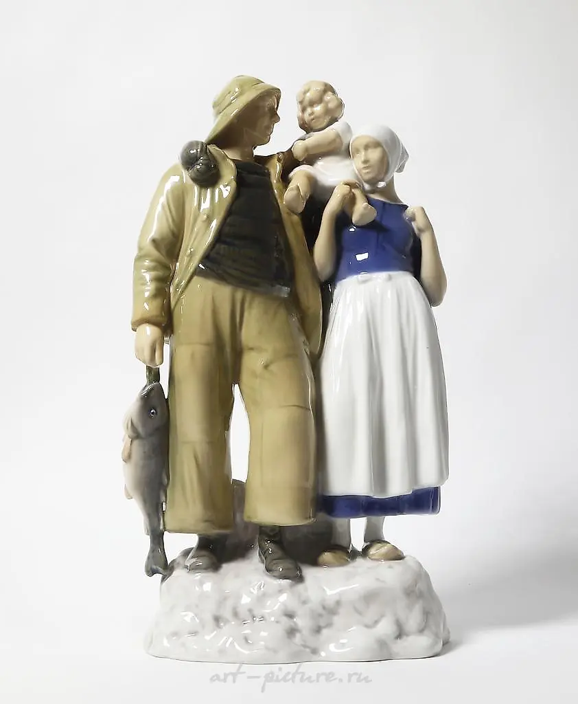 The text translates to: "Fisherman's Family. Denmark, Copenhagen, Bing & Grondahl."