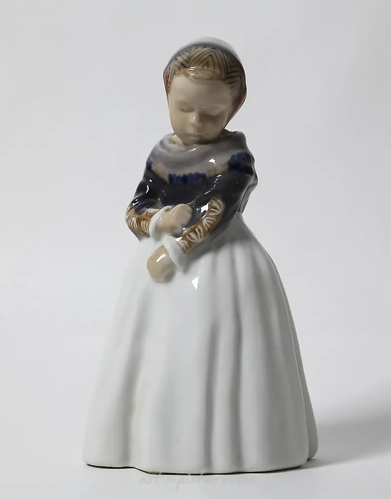 Амагерская девочка. Дания, г. Копенгаген, Royal Copenhagen
