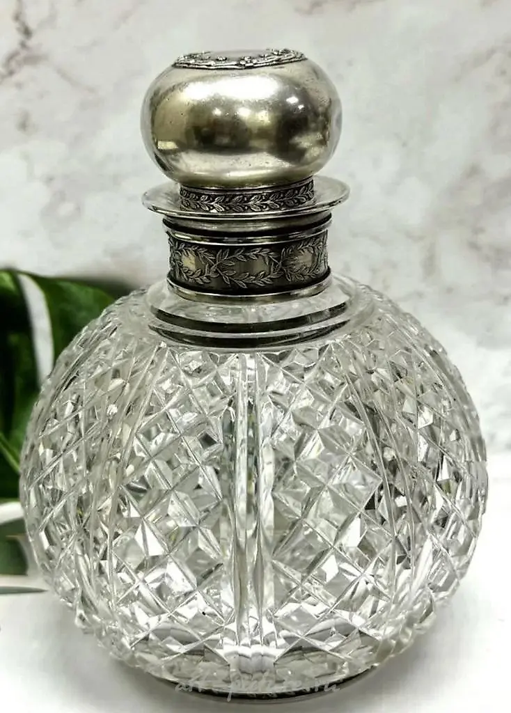 The translation of the text "ШТОФ. ХРУСТАЛЬ, СЕРЕБРО BOLIN" into English is: "DECANTER. CRYSTAL, SILVER BOLIN."