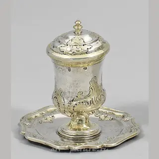 Маленькая немецкая рококо-покрытая серебряная кружка с позолотой
