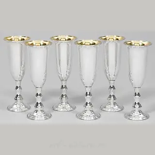 六个香槟酒杯