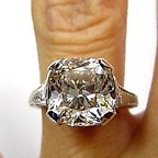 如何在拍卖中出售不必要的珠宝