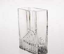Ваза из художественного стекла, 16 х 6,5 х 22 см. Автор Tapio Wirkkala, (Финляндия)