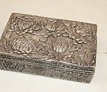 Статуэтка 中国银盒（首饰盒）