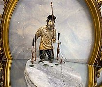 Статуэтка 作者的雕塑：用彩色半宝石雕刻的渔夫