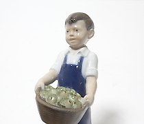 Статуэтка 十月 - 拿着苹果的男孩。丹麦，哥本哈根，皇...