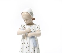 Статуэтка Мари. Девочка с куклой. …