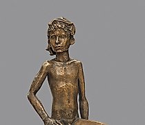 Статуэтка 石上的男孩。1983年。青铜。35x15x13厘米