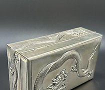 Статуэтка 银色盒子（首饰盒）带木质装饰。中国，19世纪...