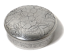Статуэтка 圆形盒子或药丸盒， 中国，55克，925纯银...