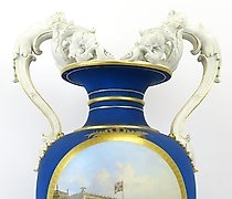 Статуэтка VASE ON AN OCTAGONAL BAS…