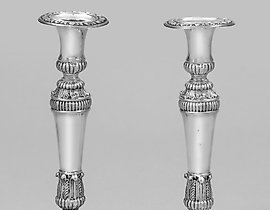 一对比德式贝德美尔桌面烛台。