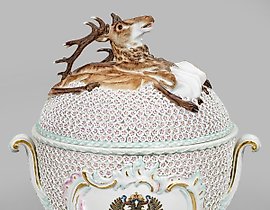 伟大的迈森带有雪球装饰的狩猎炖盅。