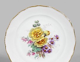 花卉装饰的装饰盘