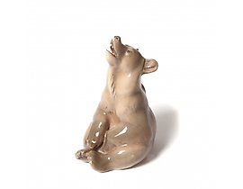 瓷器雕像“熊”。Bing Grondahl，RRR