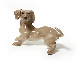 瓷制小雕像“腊肠犬”。Bing & Grondahl。