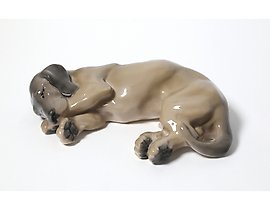 法尔波陶瓷小雕像“腊肠犬”。皇家哥本哈根