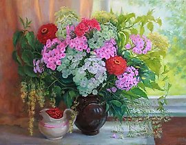 The word "Флоксы" translates to "Phlox" in English. Phlox refers to a genus of flowering plants known for their vibrant colors and sweet fragrance.