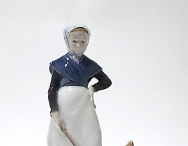 Девушка пасущая гуся​ Royal Copenhagen