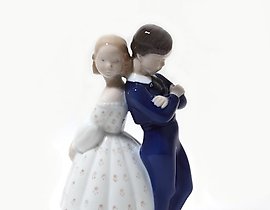 The translation of the text is: "Porcelain figurine Forgive me Bing Grondahl."