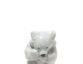 瓷制雕像（小雕像）"熊"。丹麦，哥本哈根，皇家哥本哈根。